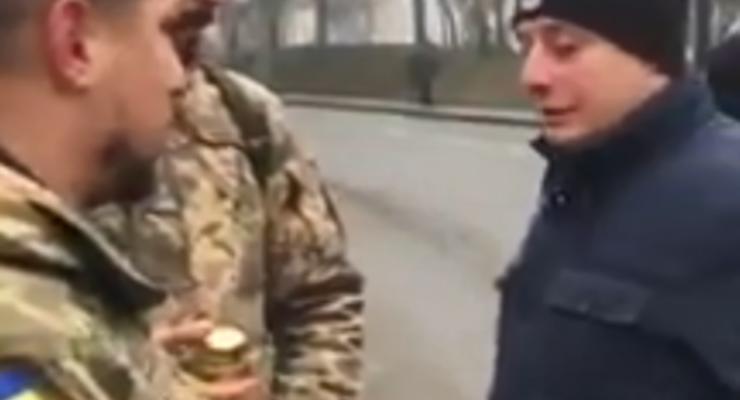 Охрана ЗЕ не пускала воинов ВСУ к памятнику Героев Крут: появилось видео