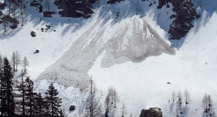 В Карпатах метр снега: спасатели предупредили о лавинной опасности
