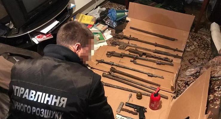 На Донбассе в квартире сепаратиста "ЛНР" нашли оружие