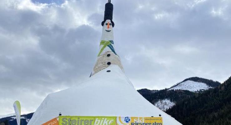В Австрии создали самого высокого в мире снеговика
