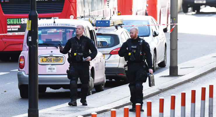 В Лондоне произошел теракт, нападавшего застрелила полиция