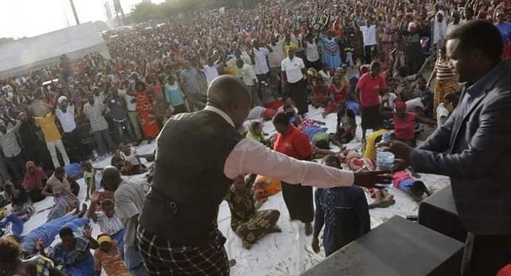 В давке на церковной службе в Танзании погибли 20 человек