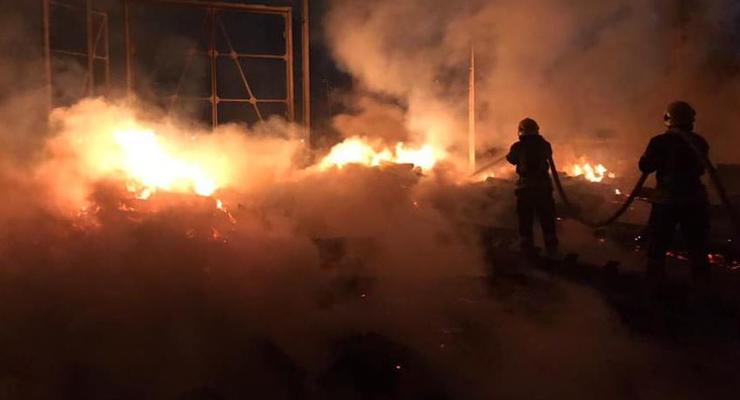 В депо в Киеве произошел масштабный пожар