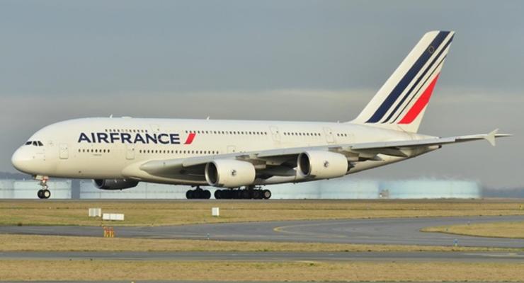 В Париже самолет не смог вылететь из-за драки пилотов