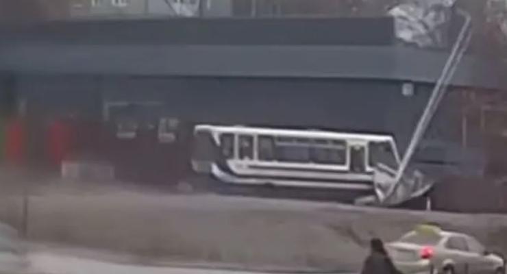Водитель автобуса с детьми умер за рулем: В Сеть попал момент ДТП