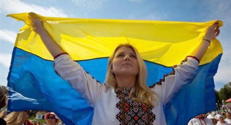 По-украински дома говорят почти вдвое больше украинцев, чем по-русски