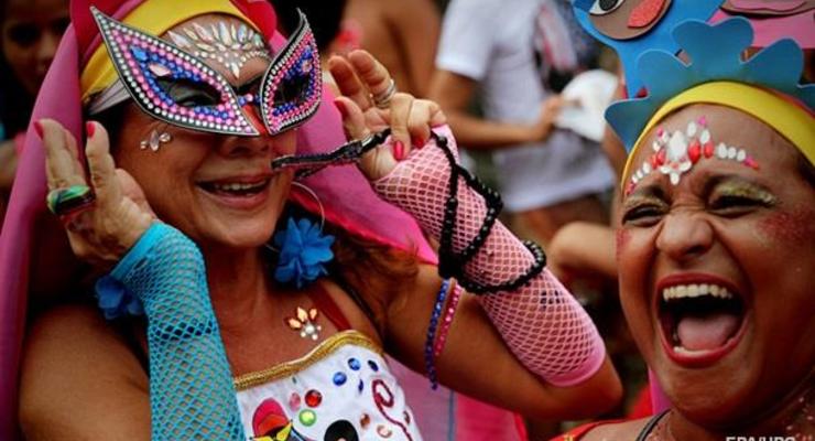 Бразилия отказалась отменять карнавал из-за коронавируса
