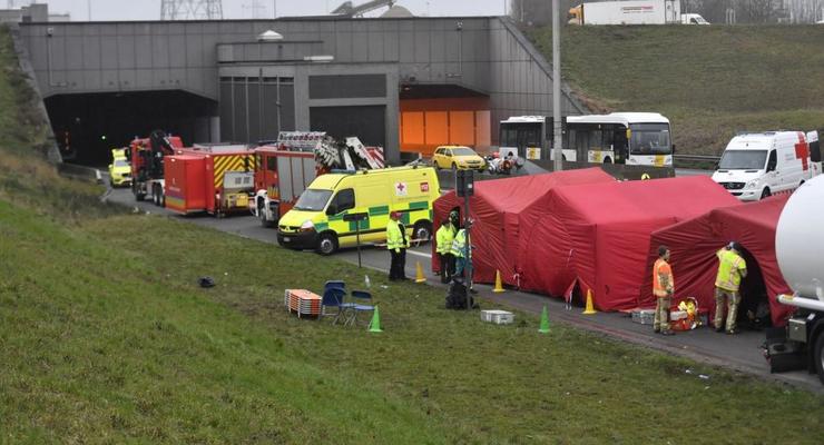 В Бельгии в туннеле столкнулись автобусы: полсотни раненых