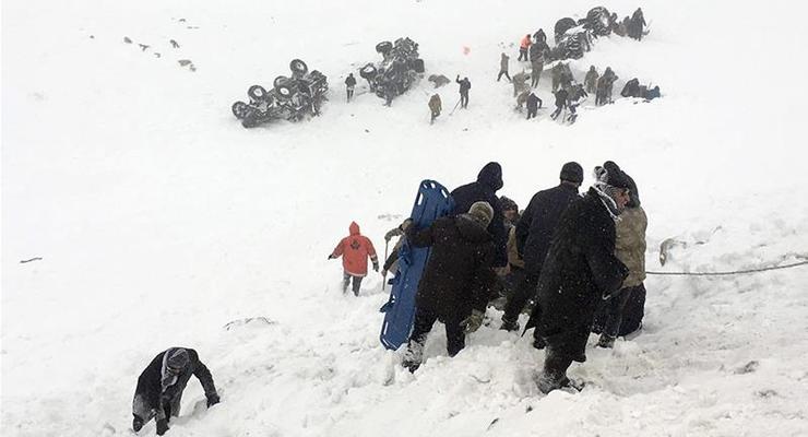 Жертвами схода лавин в Турции стали 38 человек