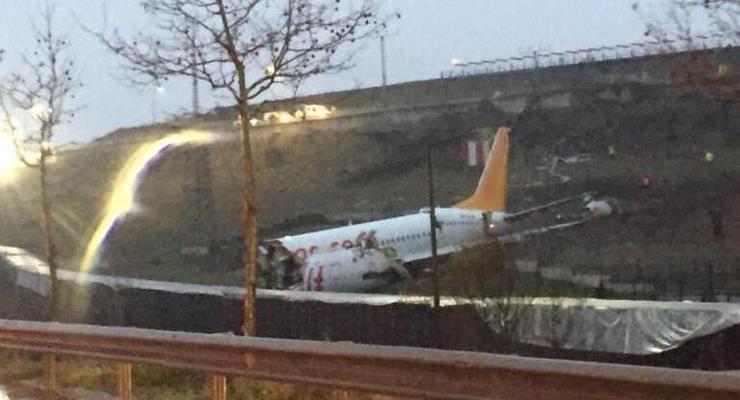В аэропорту Стамбула потерпел крушение самолет