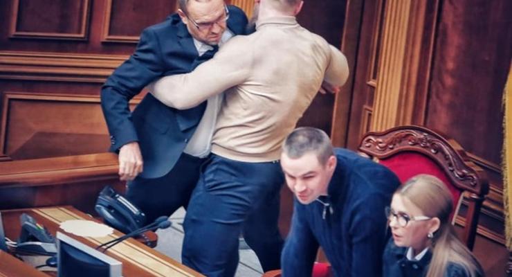 Тимошенко VS Разумков: в Раде произошла потасовка из-за рынка земли