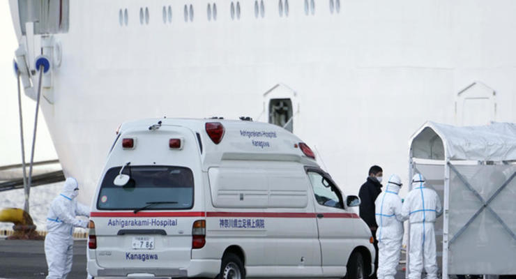 На заблокированном в Японии круизном лайнере бушует эпидемия коронавируса