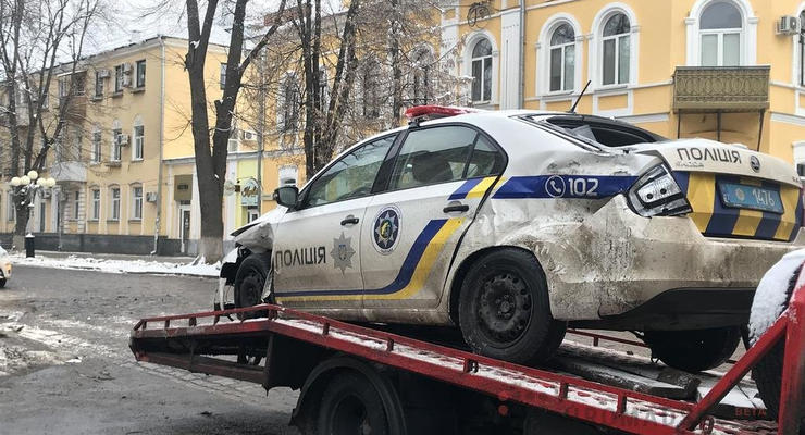В Полтаве иностранец на авто влетел в полицейских