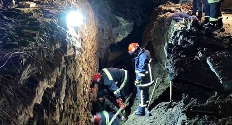 При обрушении грунта в Тернополе погибли двое рабочих