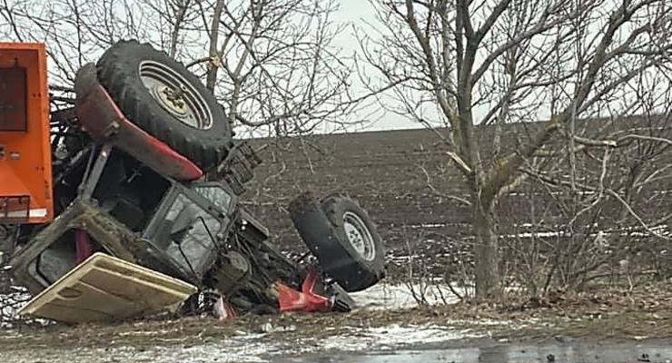 В Николаевской области столкнулись авто и трактор