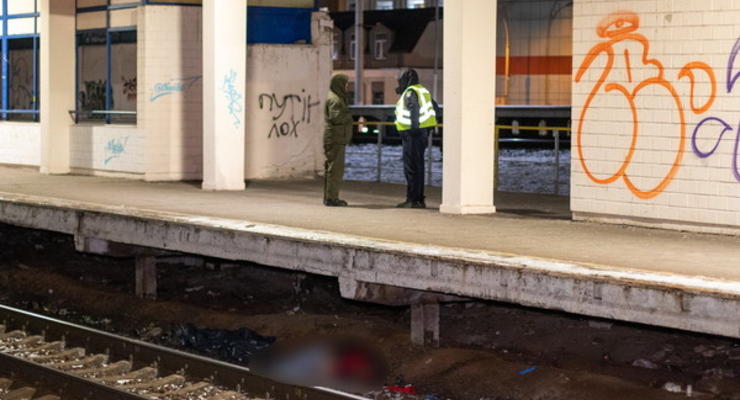 В Киеве поезд насмерть сбил 17-летнюю девушку
