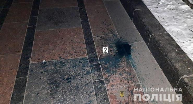В Киеве мужчина облил зеленкой памятник Ватутину: Его задержали