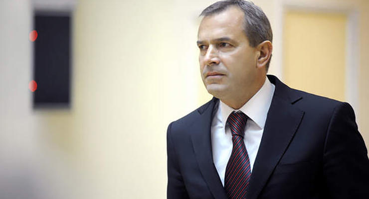 С экс-главы АП времен Януковича Клюева сняли заочный арест
