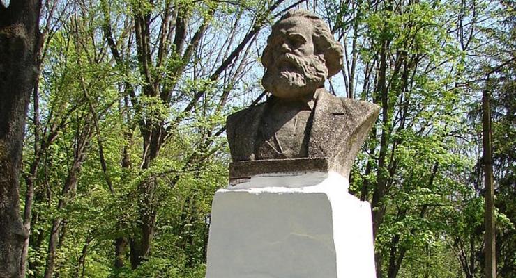 Одесские чиновники переименовали бюст Маркса, чтобы не демонтировать