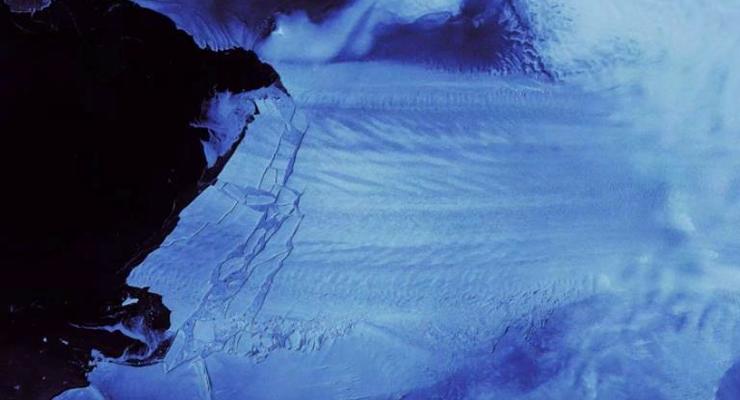 Огромный айсберг откололся в Антарктиде
