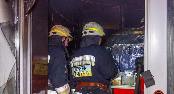 В центре Днепра произошел пожар в пивном магазине