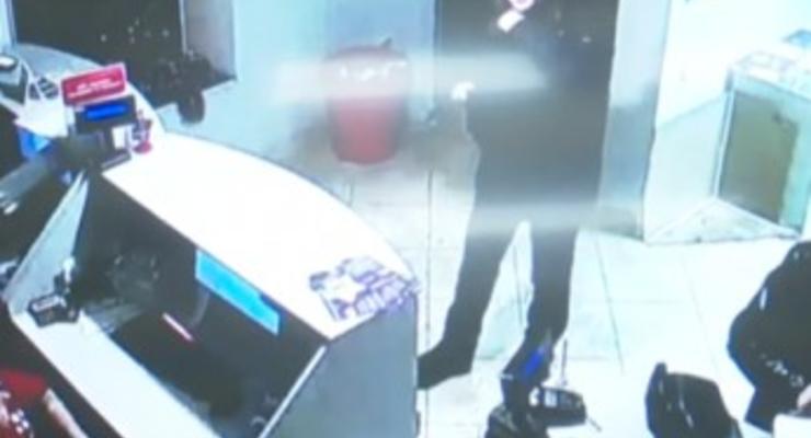 В Луцке мужчина продавал оружие через “Новую почту”