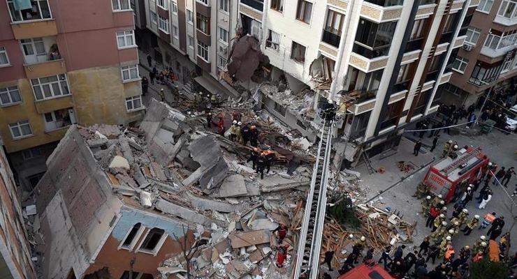 В Стамбуле рухнул многоэтажный дом