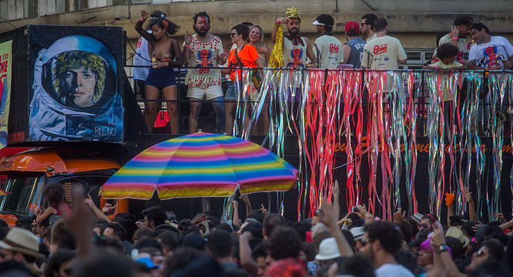 На карнавале в Бразилии произошла стрельба - СМИ