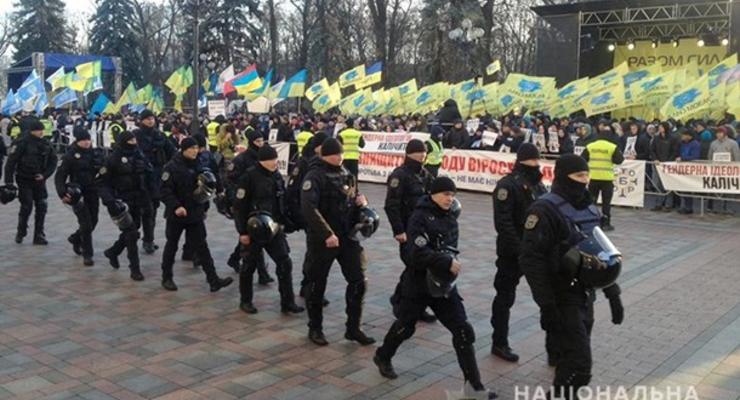 Силовики усилили охрану в центре Киева