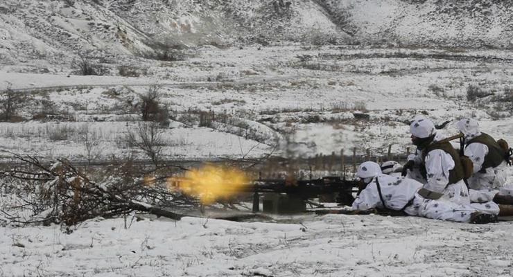 Обострение на Донбассе: Опубликованы кадры боев на линии разграничения
