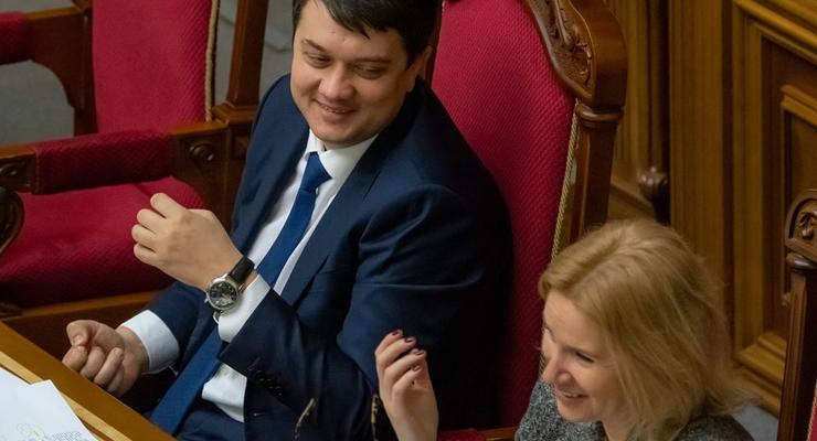 Разумков засветил в Раде часы за 50 тыс грн
