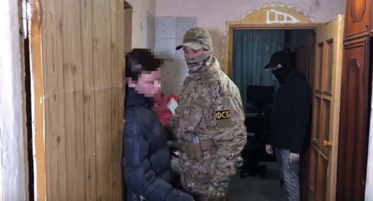 ФСБ в Крыму задержала двух подростков, которые якобы хотели взорвать школу
