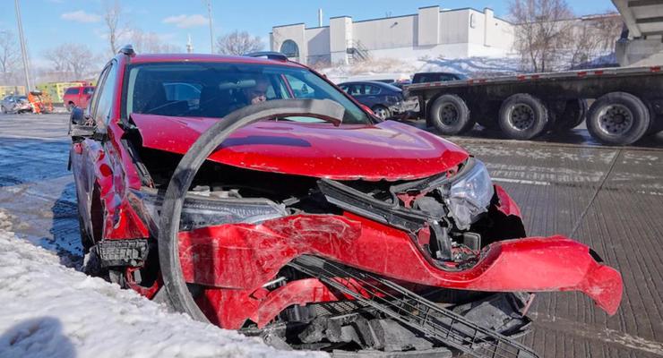 В массовом ДТП с 200 авто в Канаде погибли два человека
