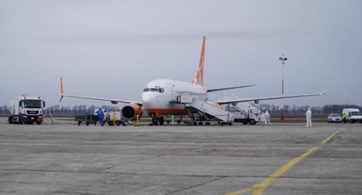 Самолет с эвакуированными из Китая вылетел в Харьков