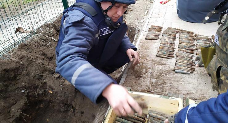 Возле школы на Запорожье нашли почти сотню гранат
