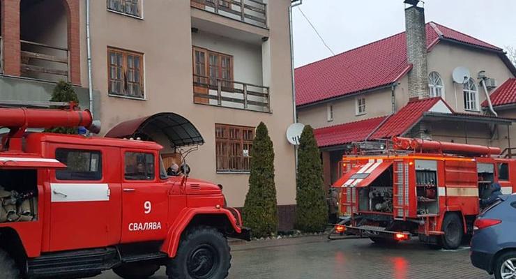 Пожар в отеле на Закарпатье: Эвакуированы десятки людей