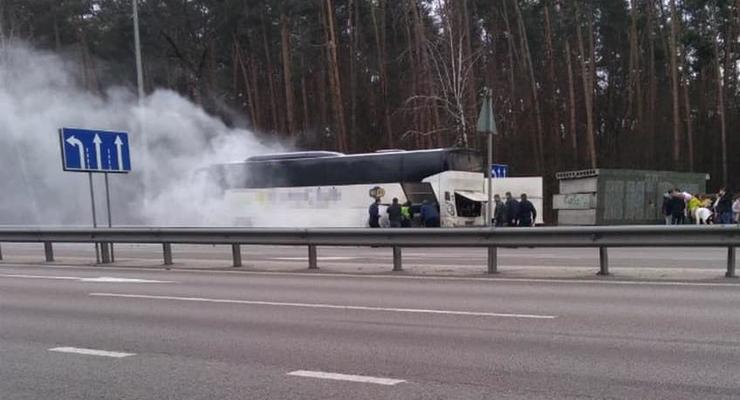Под Киевом горел автобус с пассажирами