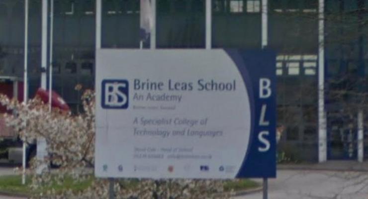 В Британии закрыли две школы после поездки школьников в Италию