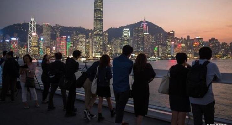 Жителям Гонконга власти раздадут по $1280