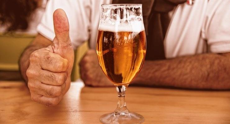 "Пьют, чтобы не умереть": жители Уханя спасаются от вируса COVID-19 алкоголем