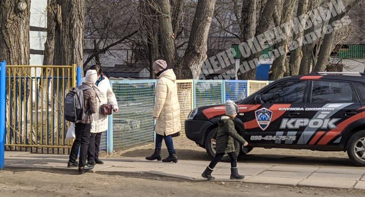 В школе Днепра распылили газ: в больницу попали 15 учеников