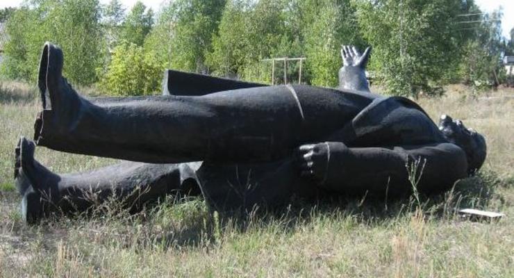 Памятник Ленину продали с аукциона на Черниговщине