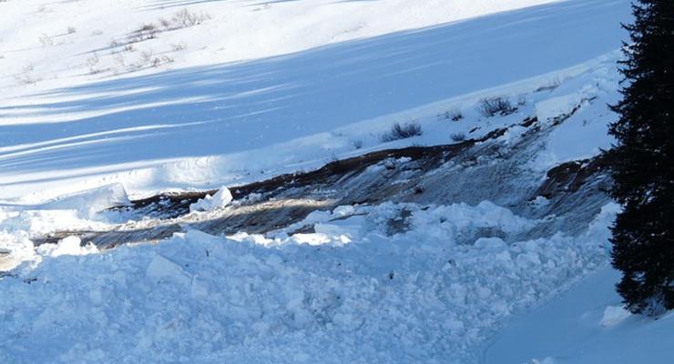 Спасатели предупредили об опасности схода лавин в Карпатах