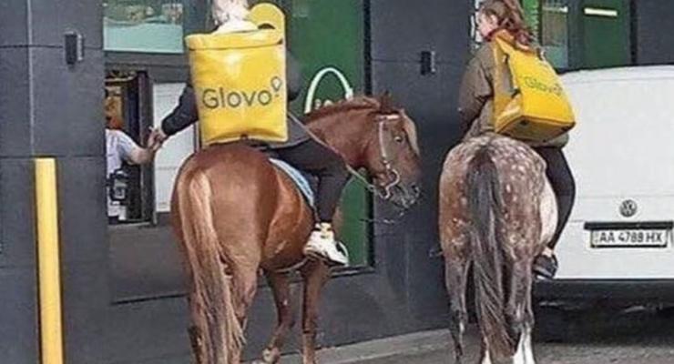 В столице курьеры Glovo доставляли еду на лошадях