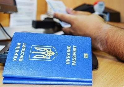 Украинцев обязали ездить в РФ по загранпаспортам