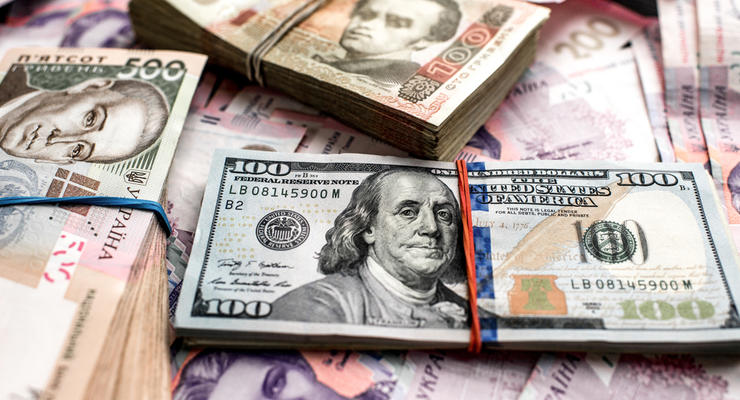 Долг Украины за месяц сократился в долларах, но вырос в гривне
