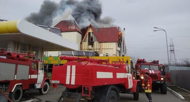 Под Киевом произошел пожар в гостинично-ресторанном комплексе