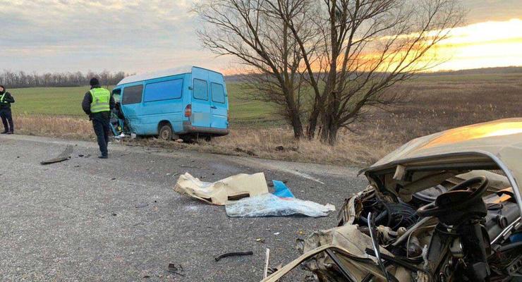 В Днепропетровской области пять человек пострадали в тройном ДТП