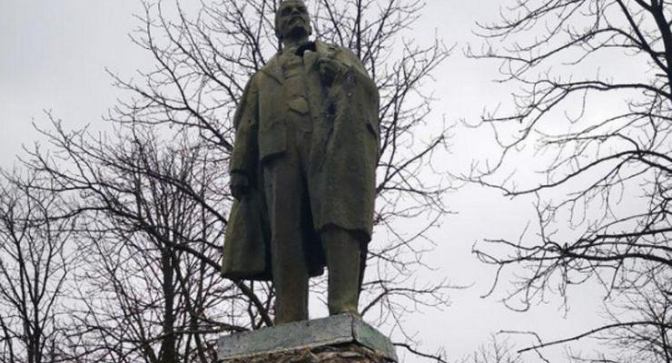 На Полтавщине обнаружен памятник Ленину