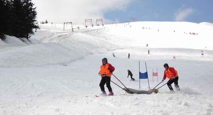На Закарпатье сноубордист разбился о столб